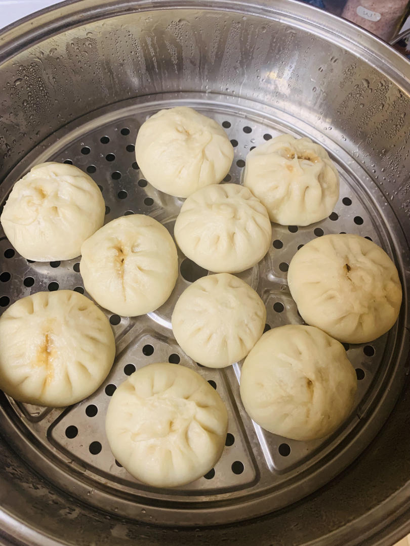 松软多汁的肉包子