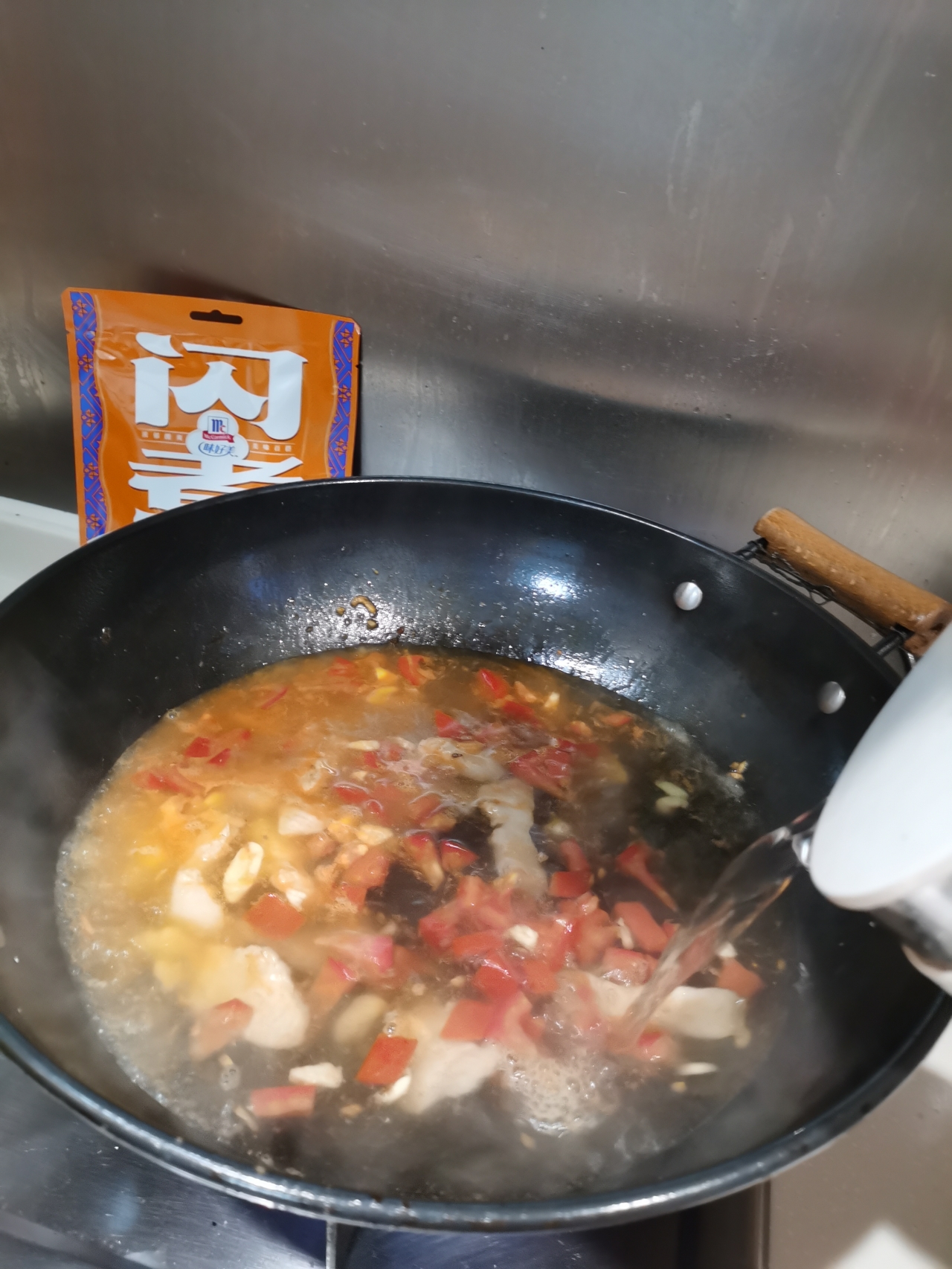 味好美蕃茄酸汤炖鱼的做法 步骤7