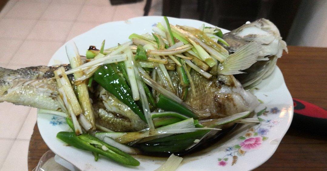 豉油清蒸鱼 清蒸鲈鱼