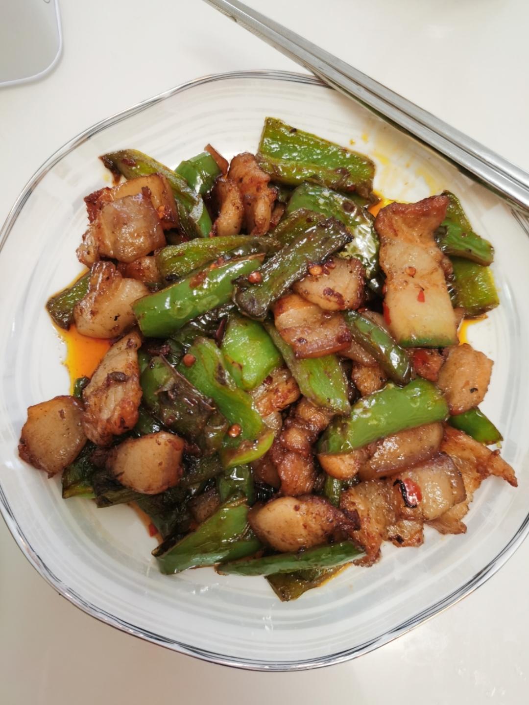 成都人家里的青椒回锅肉