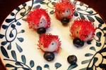 红毛丹小刺猬摘果果水果拼盘