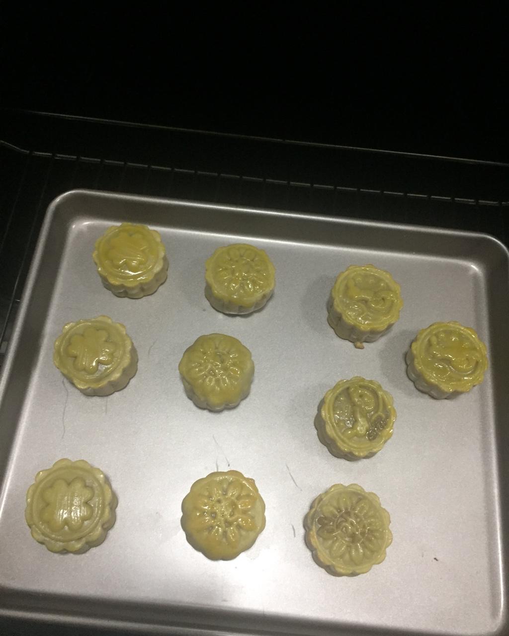 广式月饼——蛋黄莲蓉月饼