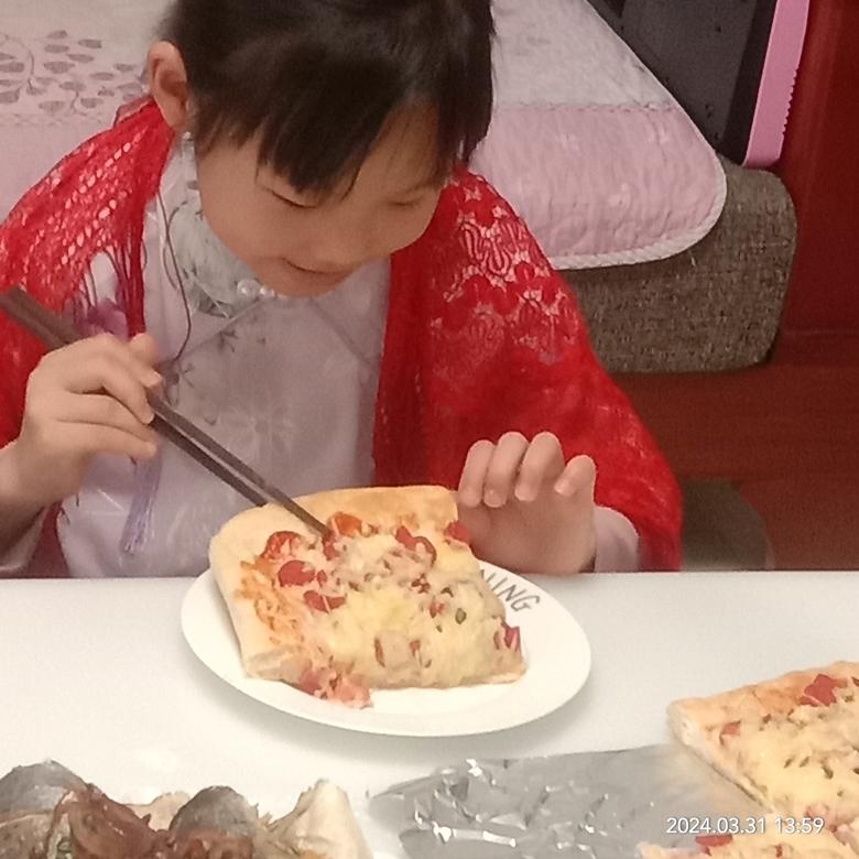 含宣软饼皮做法、自己在家也能做出馅料十足、超拉丝的美味诱人披萨
