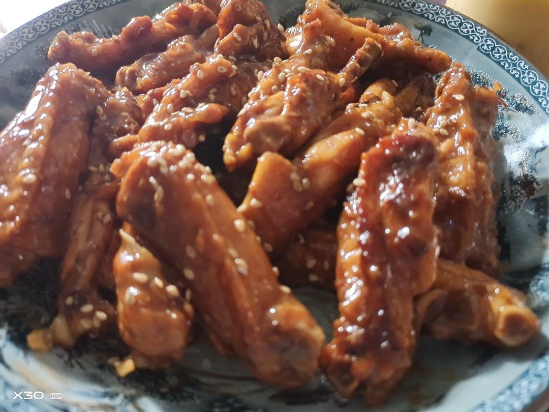 蒜香浓郁超好吃的蒜香鸡翅！好吃到舔手指