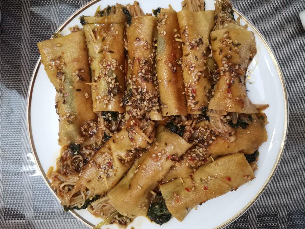 烤豆腐皮卷金针菇