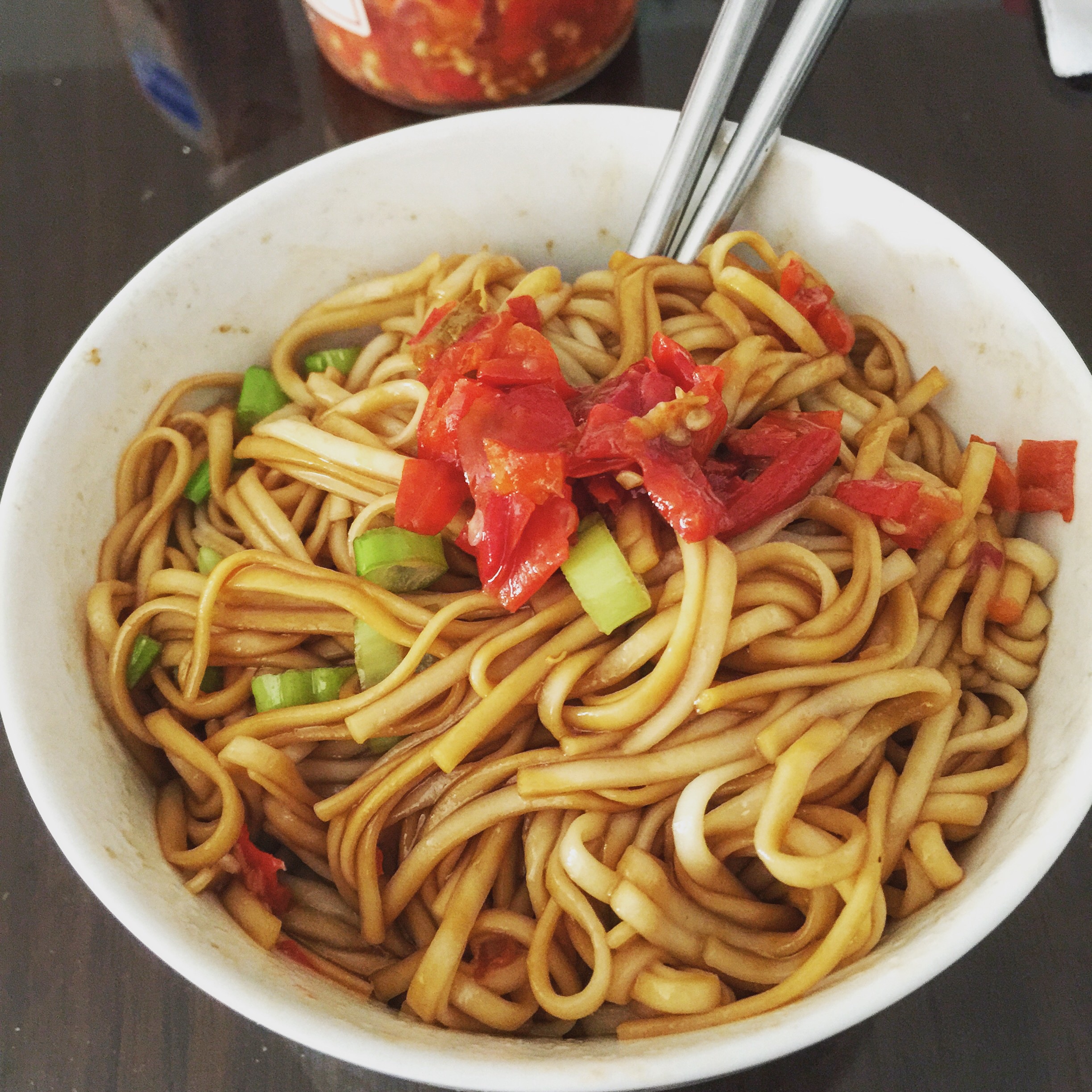 葱爆面—就是汪涵在天天向上里面做的那个啦