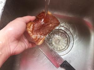 腊肉蒸魔芋结的做法 步骤1