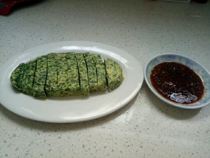 蘸汁菠菜鸡蛋糕——春季养生多吃菠菜