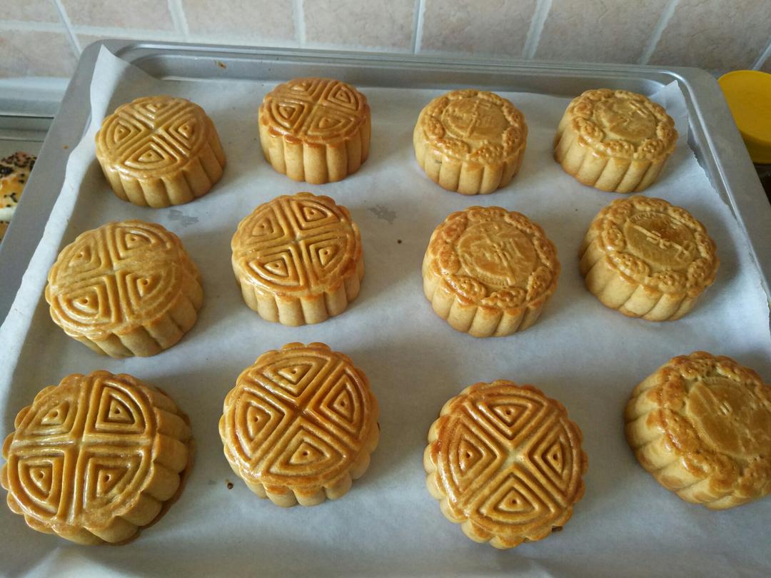 广式月饼——蛋黄莲蓉月饼