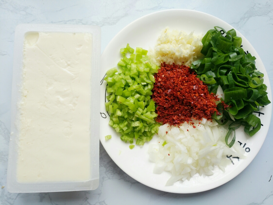 朝鲜族特色美食【石板豆腐】又一偷饭賊的做法 步骤1