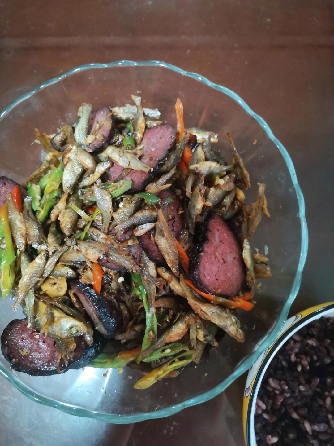 香辣小鱼干