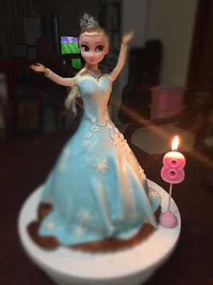 冰雪奇缘-艾莎公主翻糖蛋糕的做法 步骤2