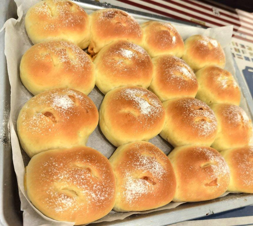 一次发酵，松软拉丝的牛奶小餐包