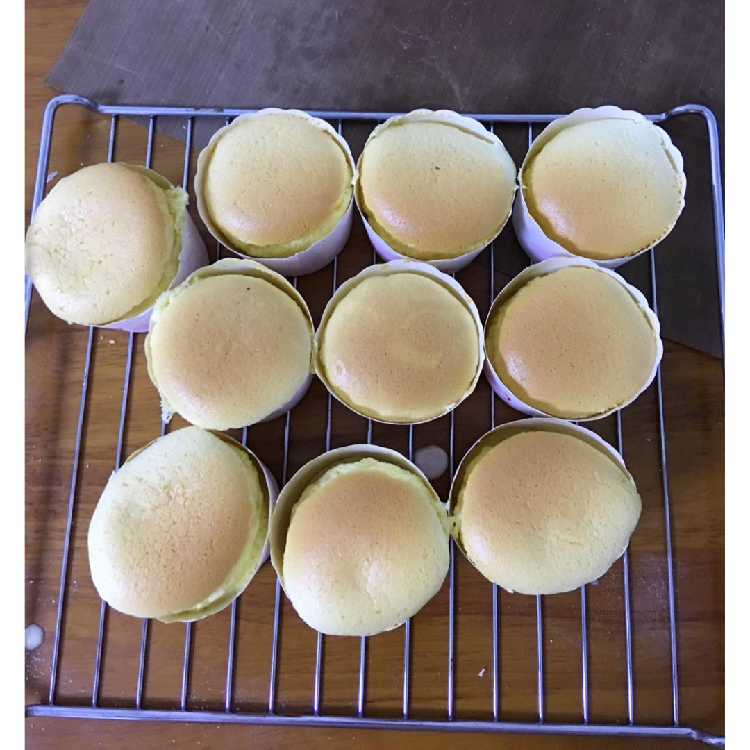 消耗淡奶油之作——淡奶油小蛋糕