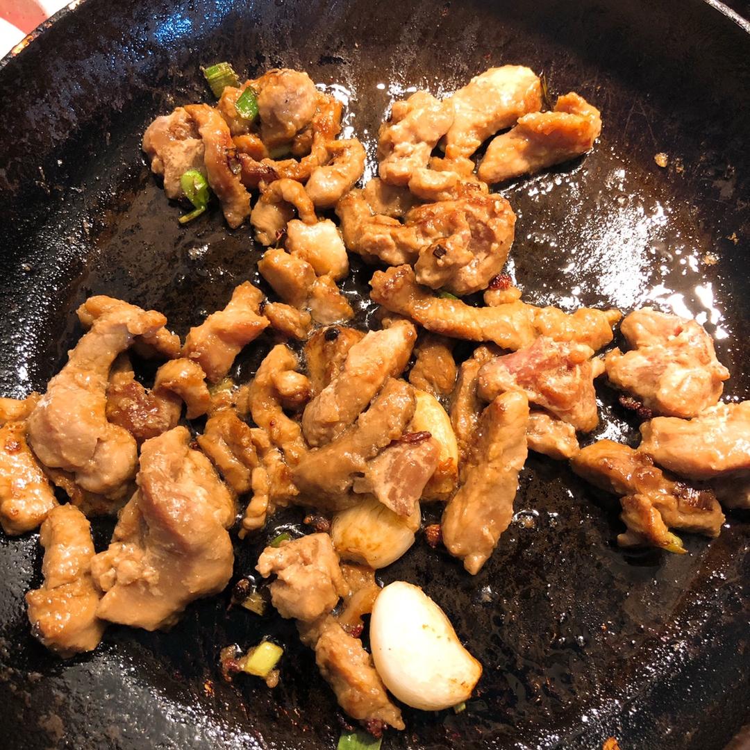蘑菇青椒炒肉