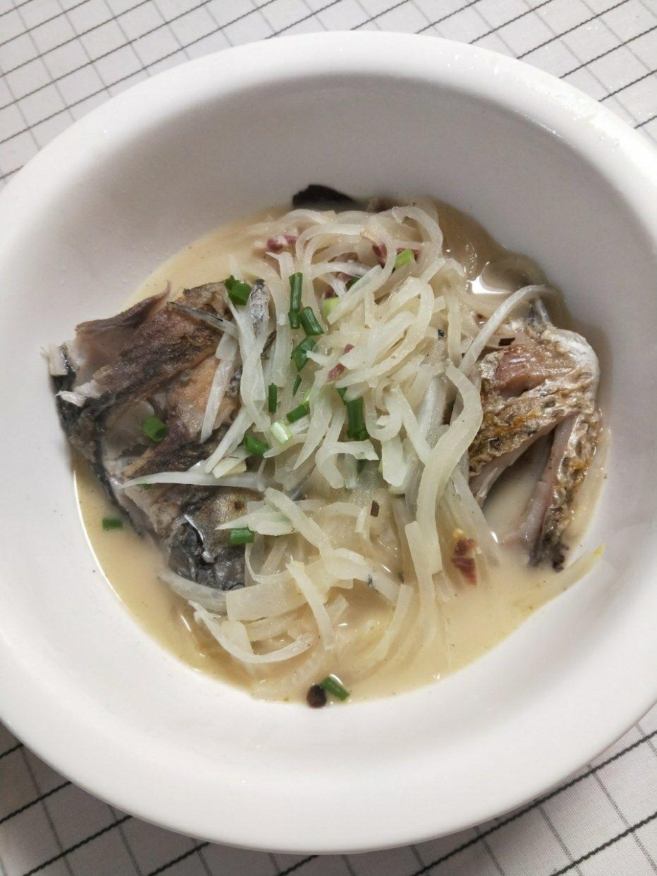 萝卜丝鲫鱼汤