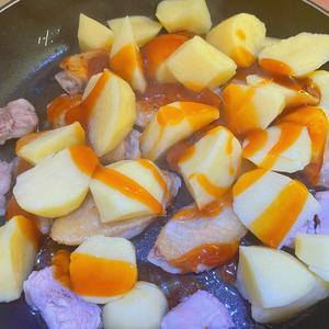 超简单入味鲍鱼汁鸡中翅焖土豆的做法 步骤6