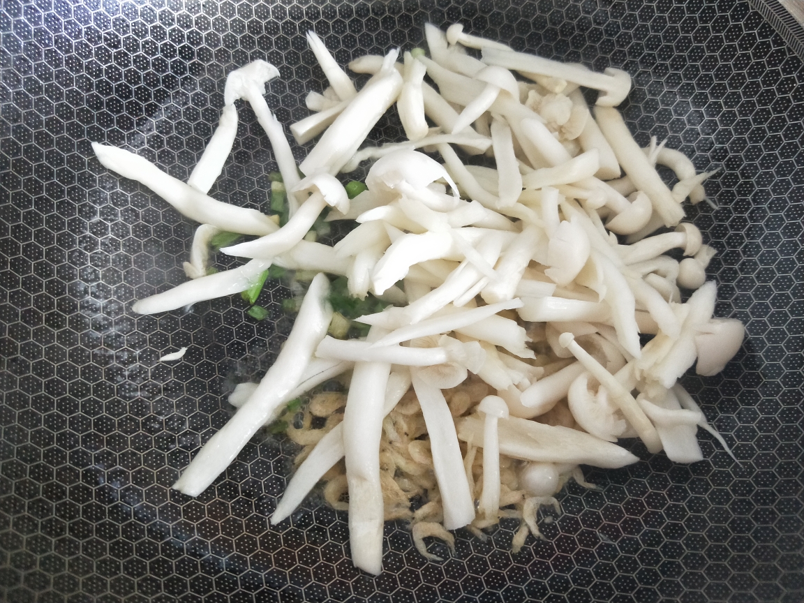 海鲜菇素炒冬瓜的做法 步骤4