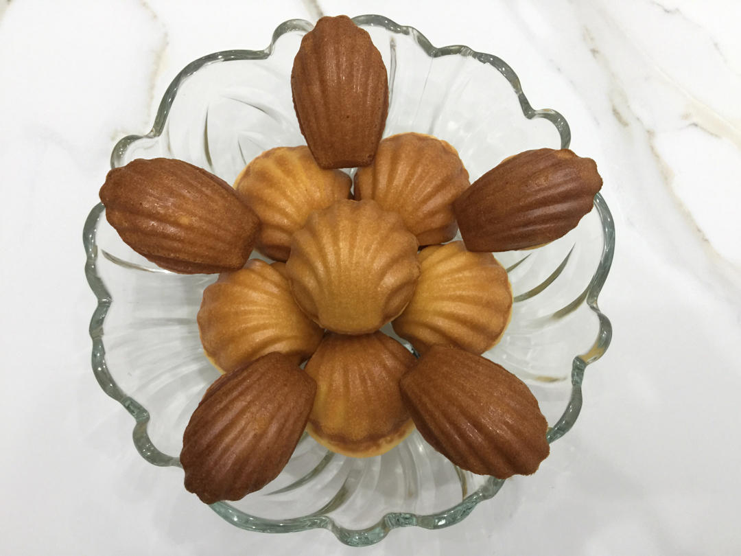 焦香酥软的柠檬玛德琳蛋糕