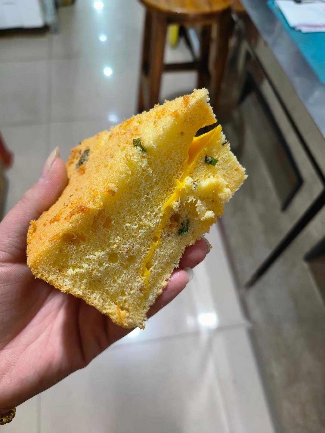 香葱肉松爆浆芝士戚风蛋糕