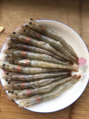 蒜蓉粉丝蒸大虾🍤的做法 步骤1