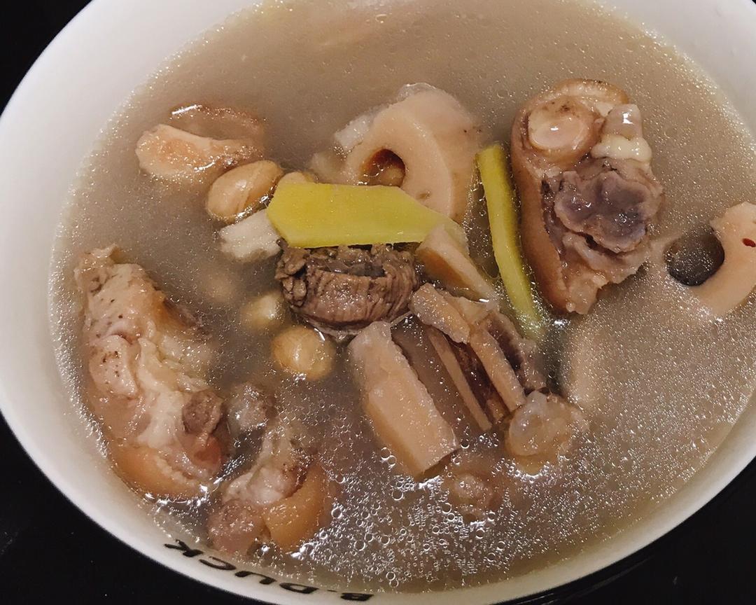 莲藕猪脚汤（适合秋冬）
