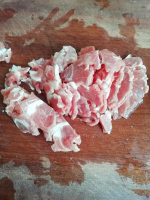 简单蒜爆羊肉的做法 步骤2