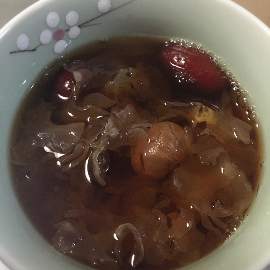 冰糖银耳红枣羹