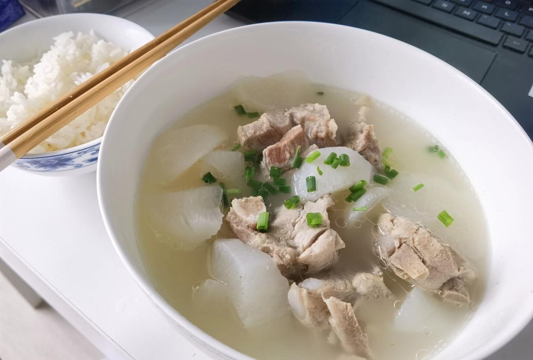 棒骨萝卜汤