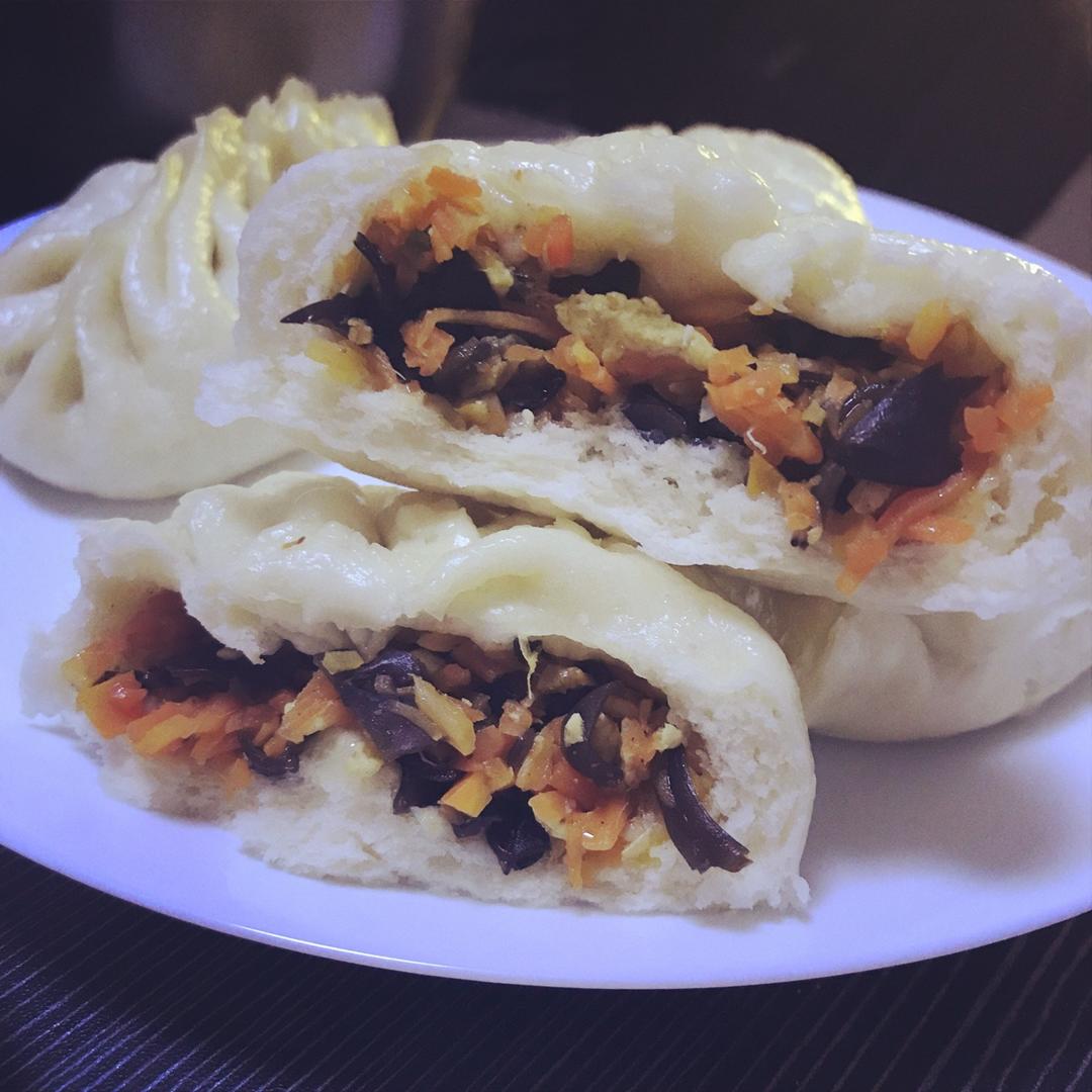 胡萝卜木耳鸡蛋素包子