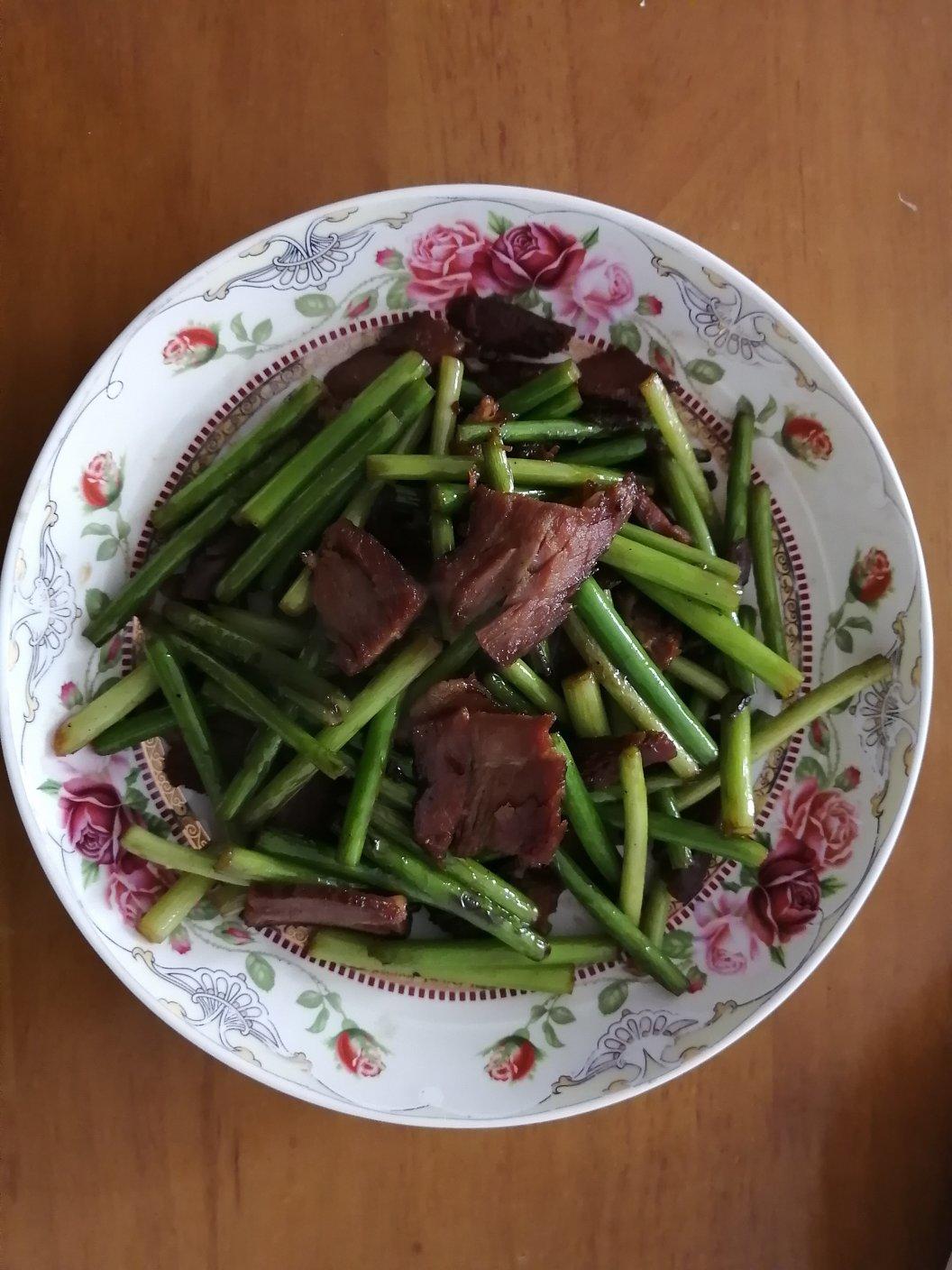 蒜苗炒熏肉