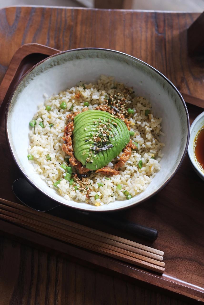 牛油果海苔肉松拌饭