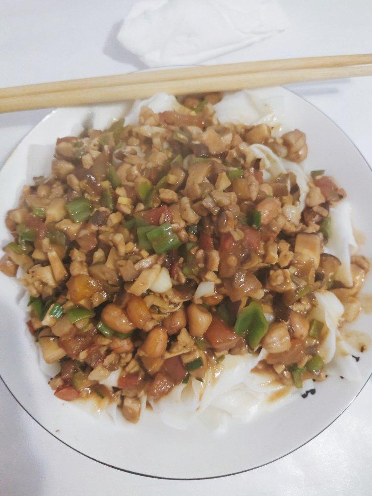 下厨房用户sxot做的肉臊子干拌刀削面我家版