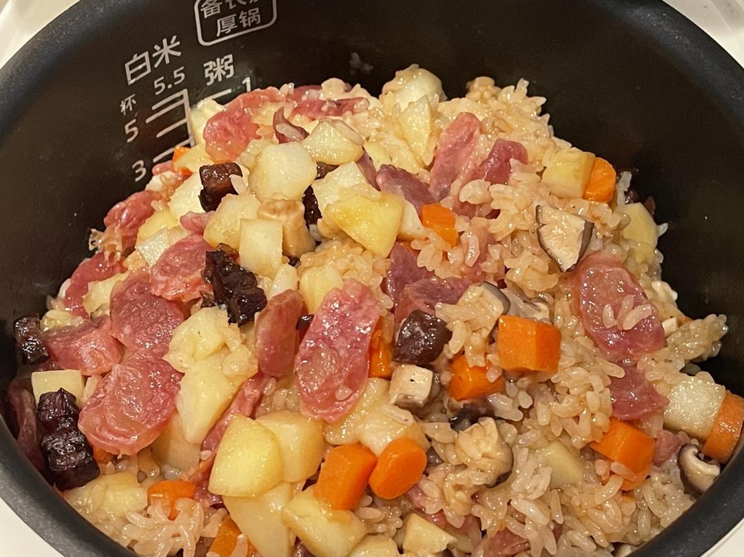 办公室腊肉腊肠煲仔饭