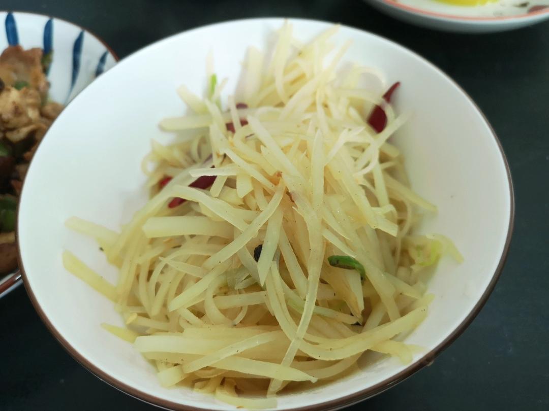 在家也能做出馆子味儿的醋溜/炝炒/酸辣土豆丝（就是那道看似简单，实则步步玄机的土豆丝）
