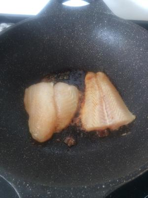 香煎龙利鱼（超简单超好吃两步就做完）的做法 步骤3