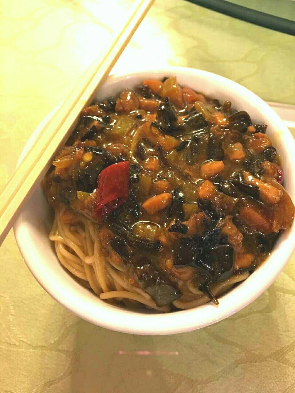 肉末茄子酱拌饸烙面