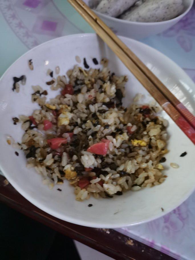 腌菜蛋炒饭