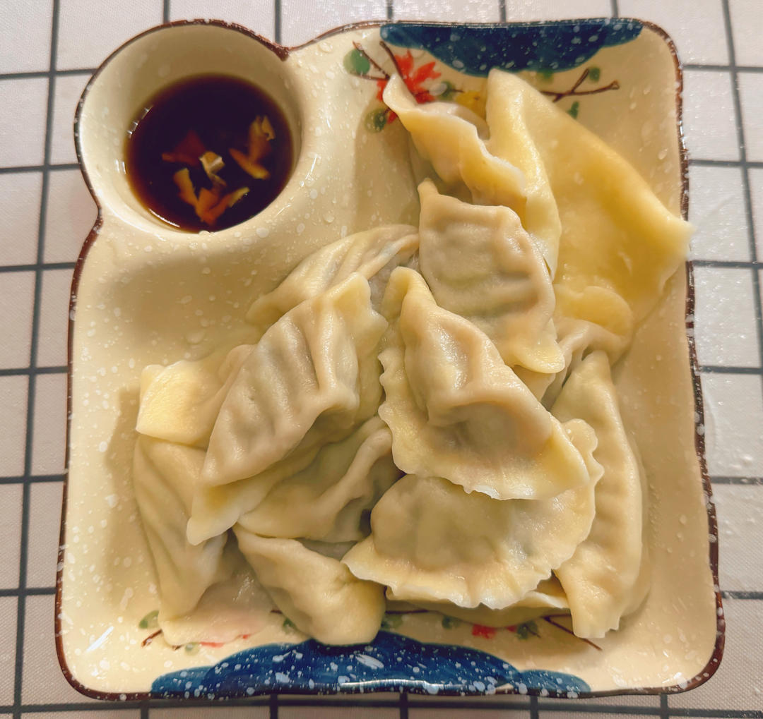 爆汁牛肉芹菜饺子🥟（附牛肉馅不干柴方法）