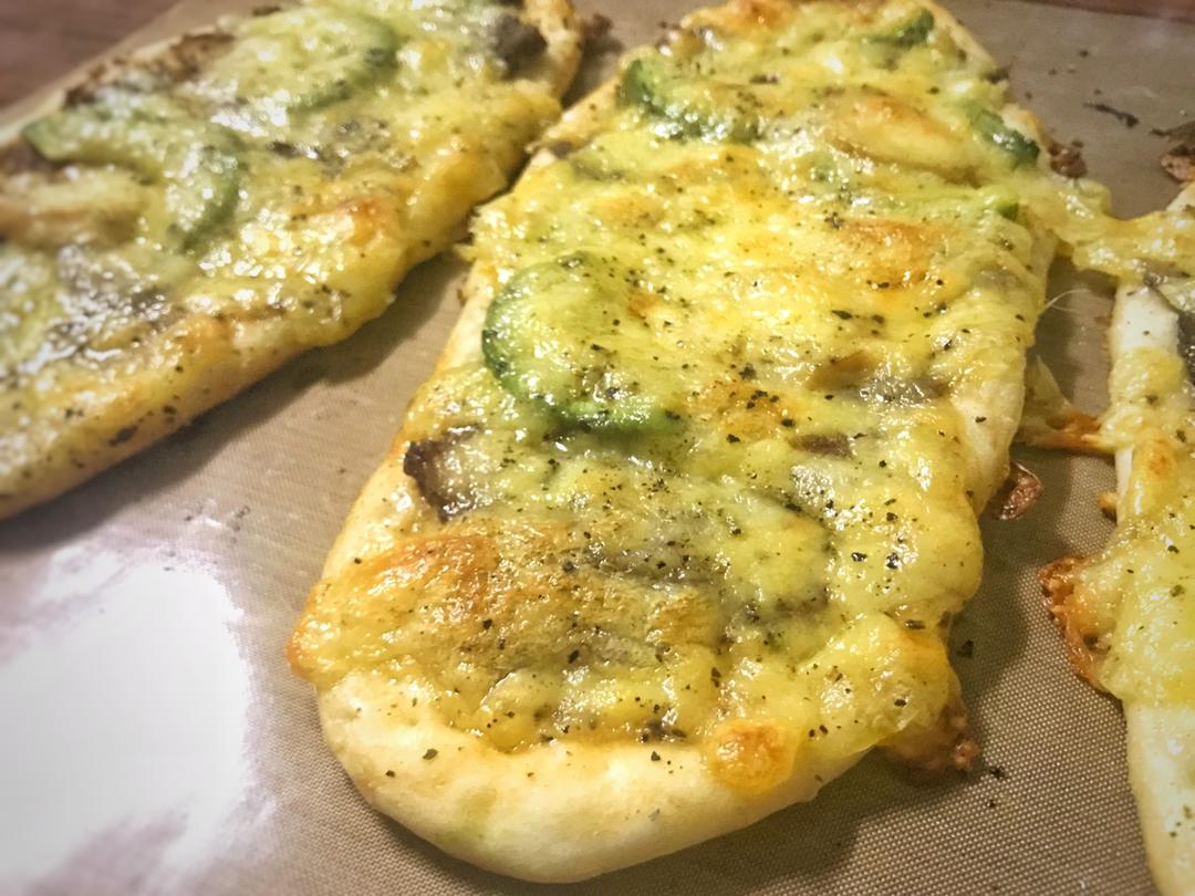 五分钟烤熟石板闪电披萨（内附面团转移到石板视频）