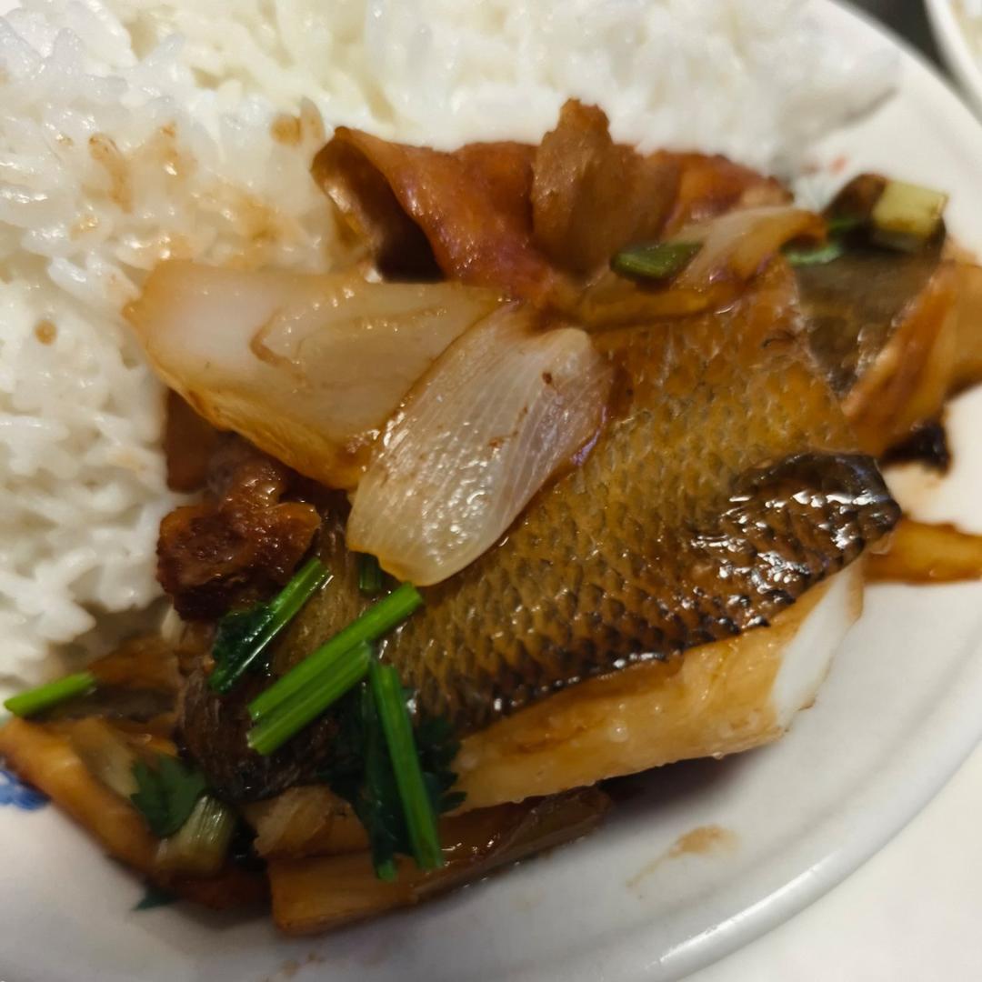 干锅焗鲈鱼