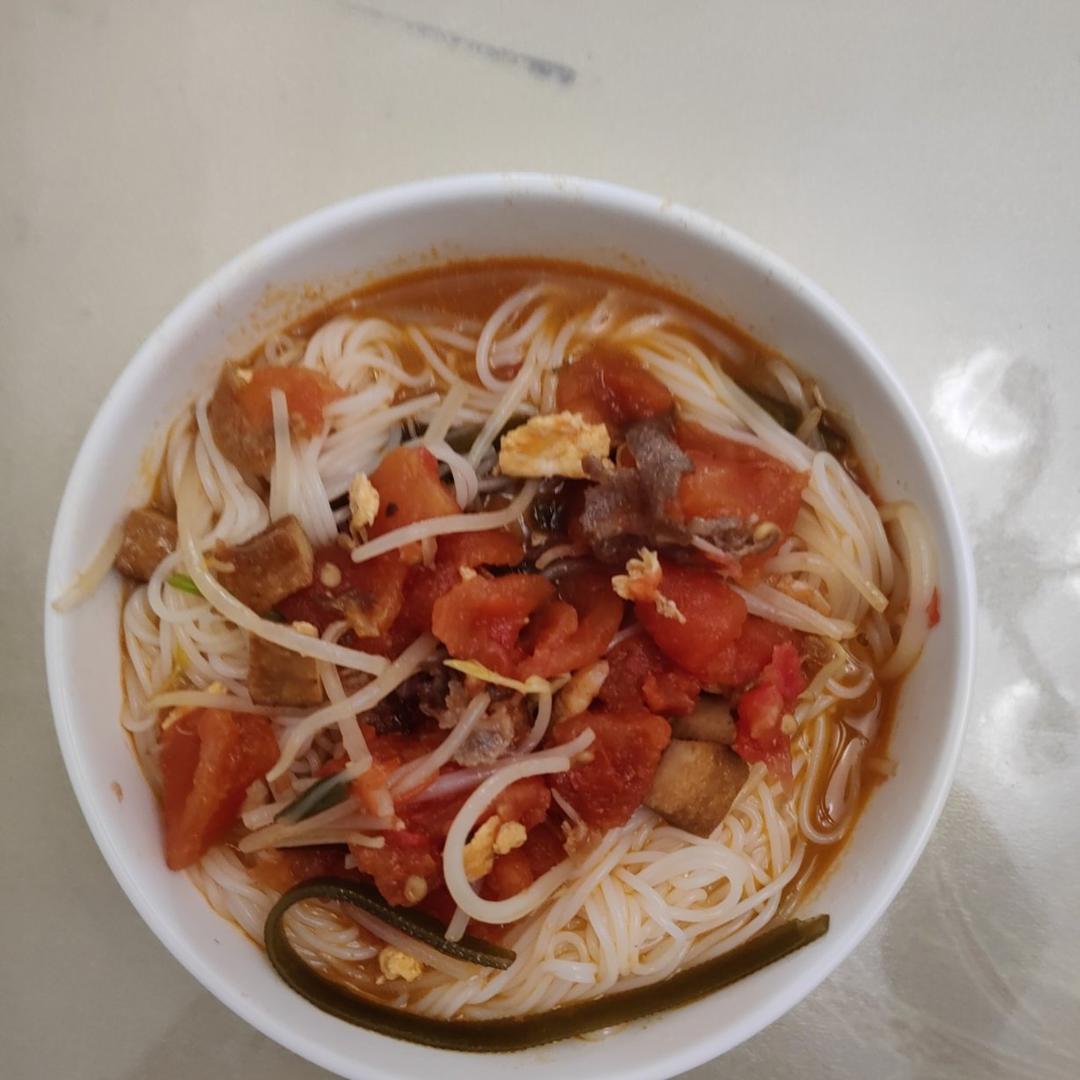 番茄浓汤米线