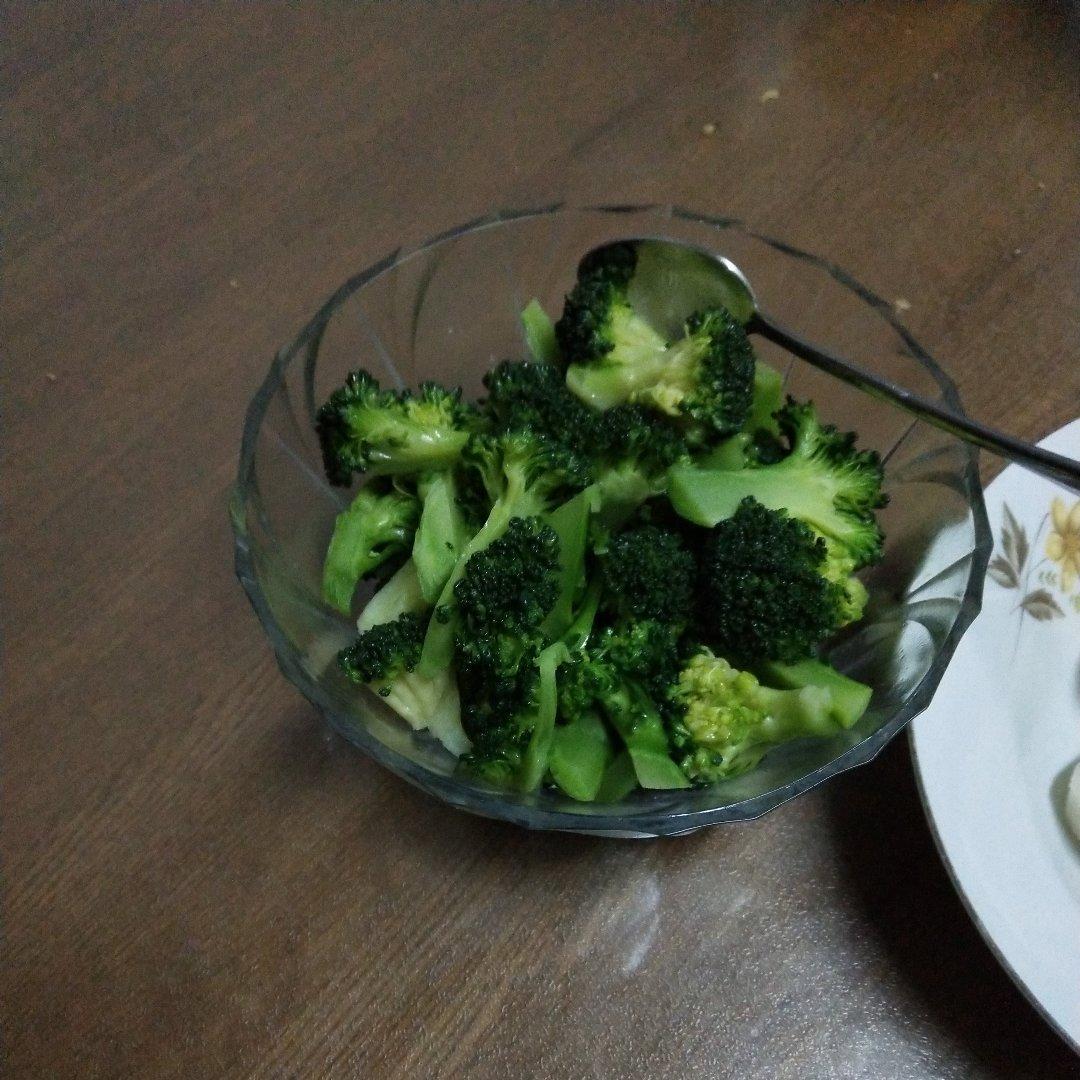 凉拌西兰花