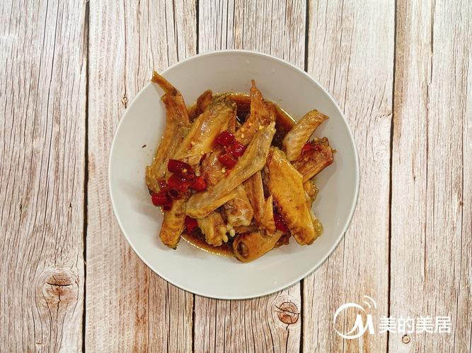 五香鸭翅的做法