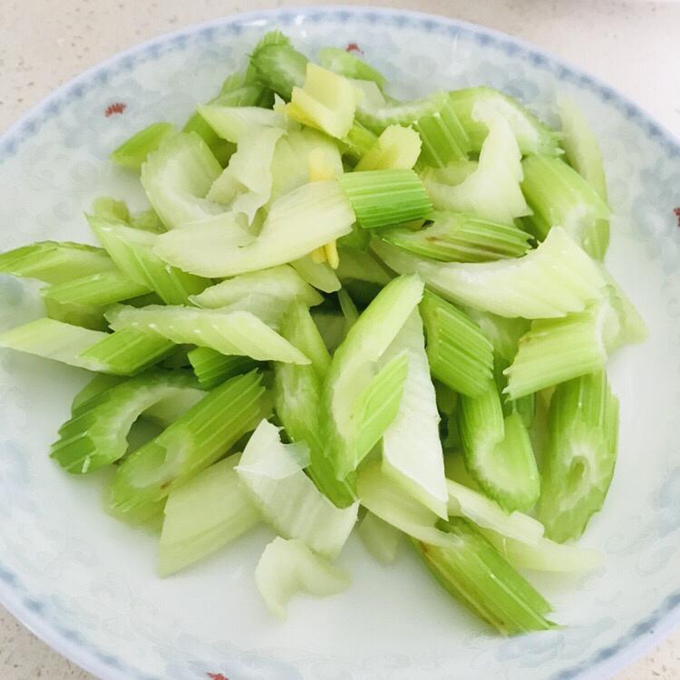炝炒芹菜
