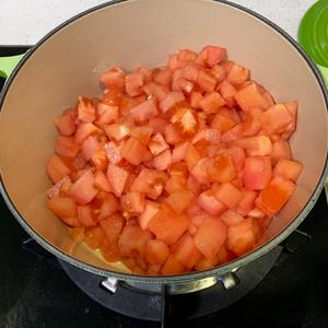 牛肉丸子番茄锅的做法 步骤3