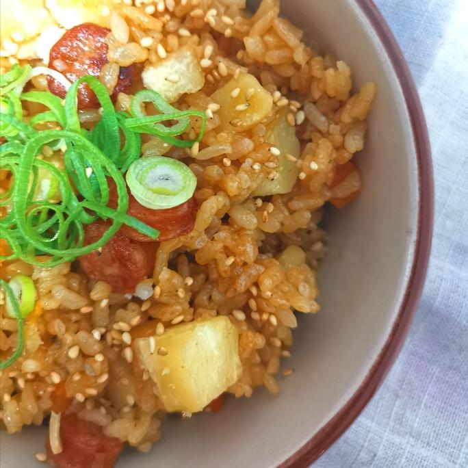 腊肠焖饭（一锅到底式）的做法