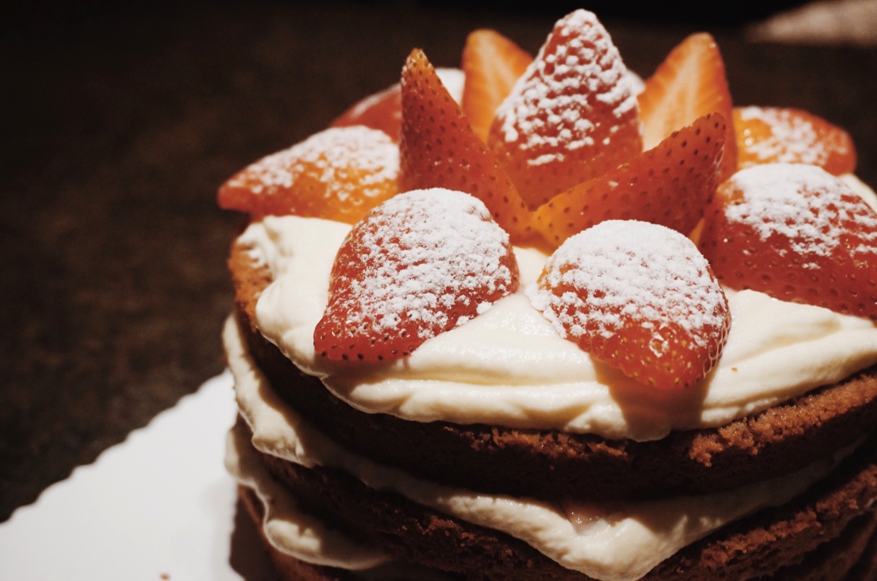 红颜草莓裸蛋糕