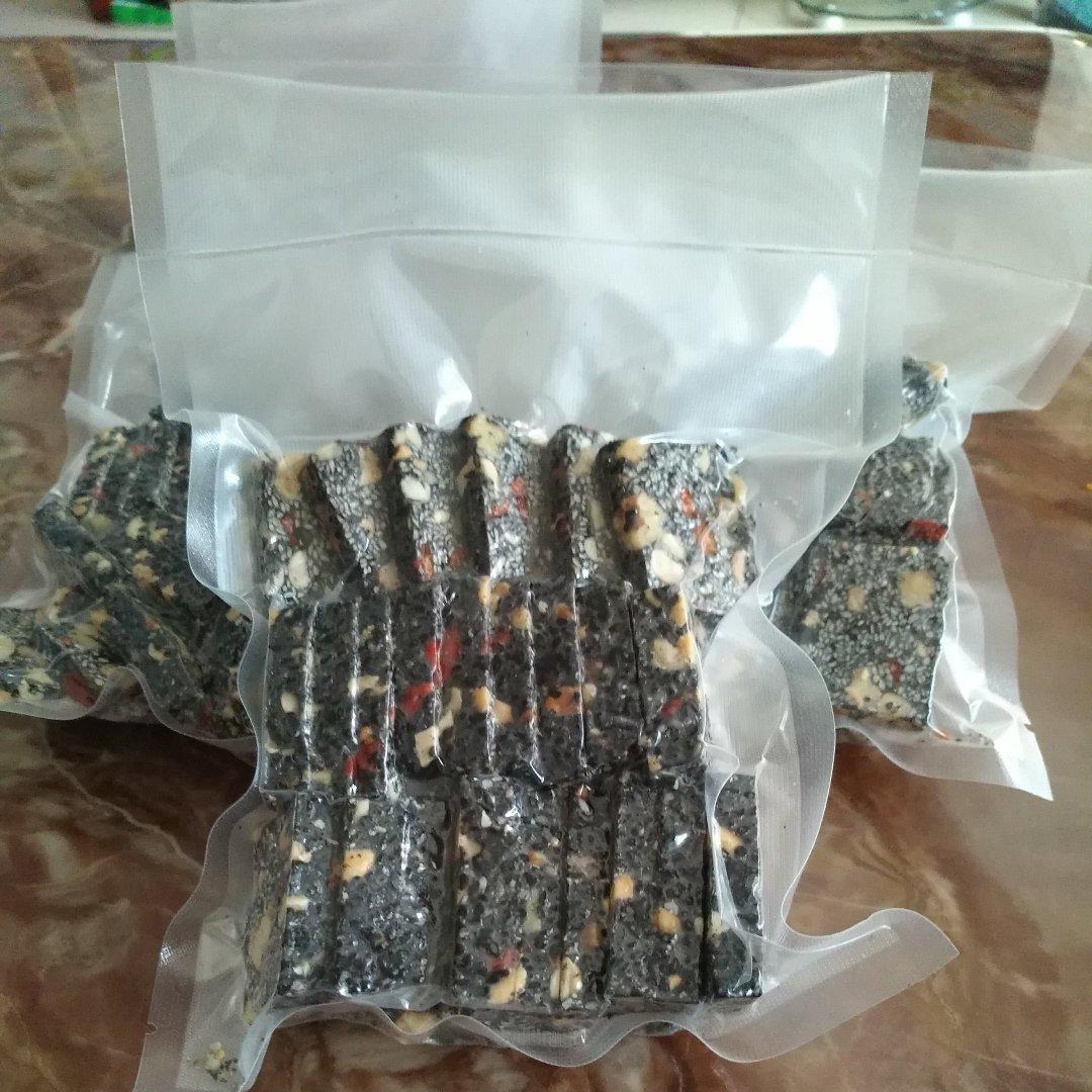 枸杞核桃花生黑芝麻片