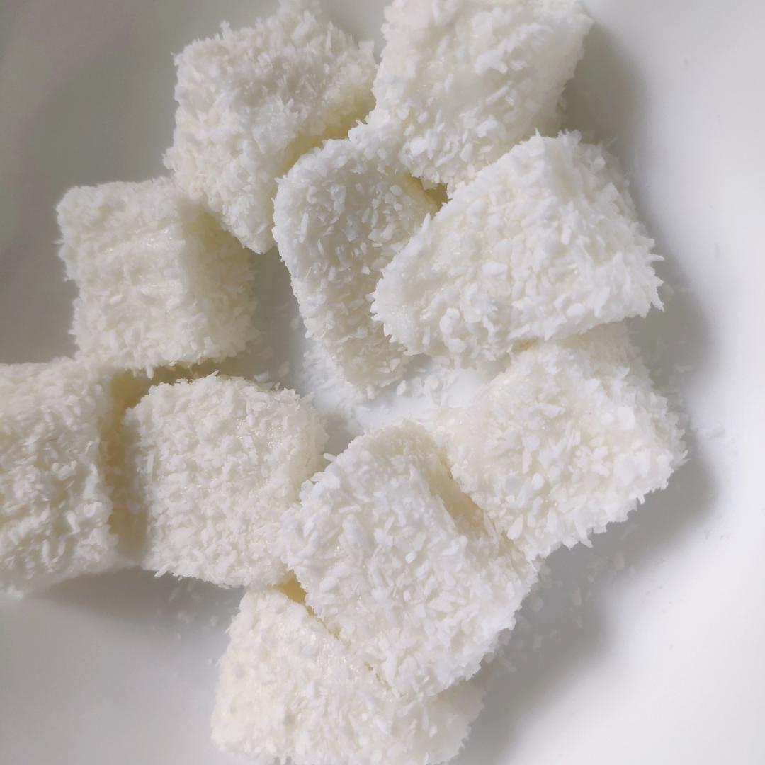 椰丝牛奶小方糕